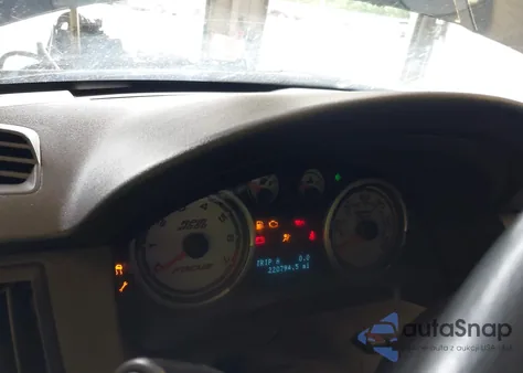 2011 Ford Focus Se z USA, uszkodzony, nr VIN 1FAHP3FN9BW107329